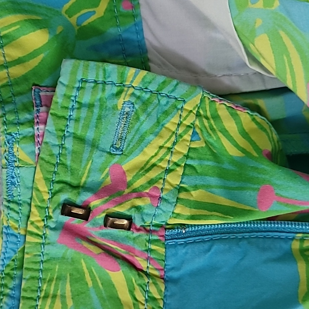 Lilly Pulitzer flower Shorts 10 - Picture 4 of 8